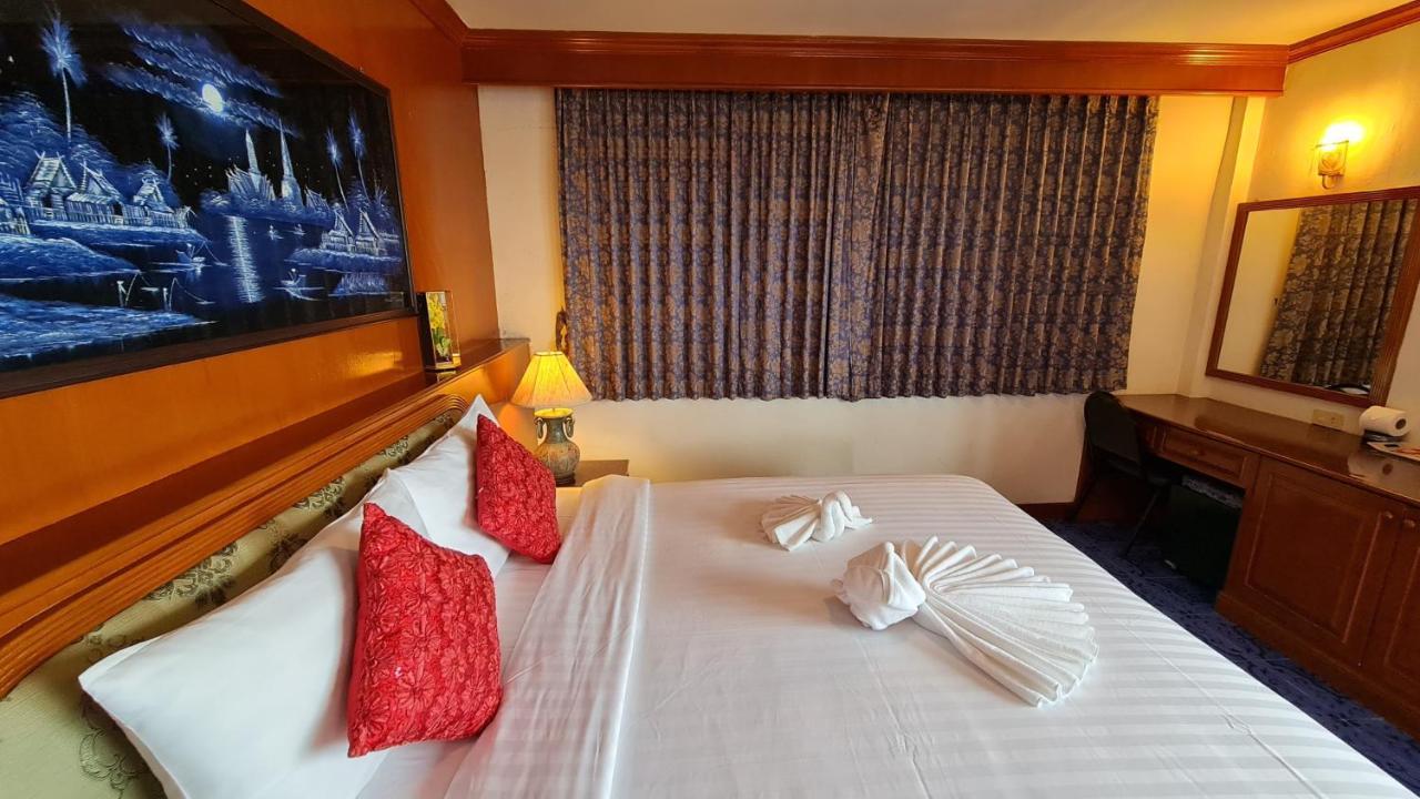 Vech Guesthouse Patong Exterior photo