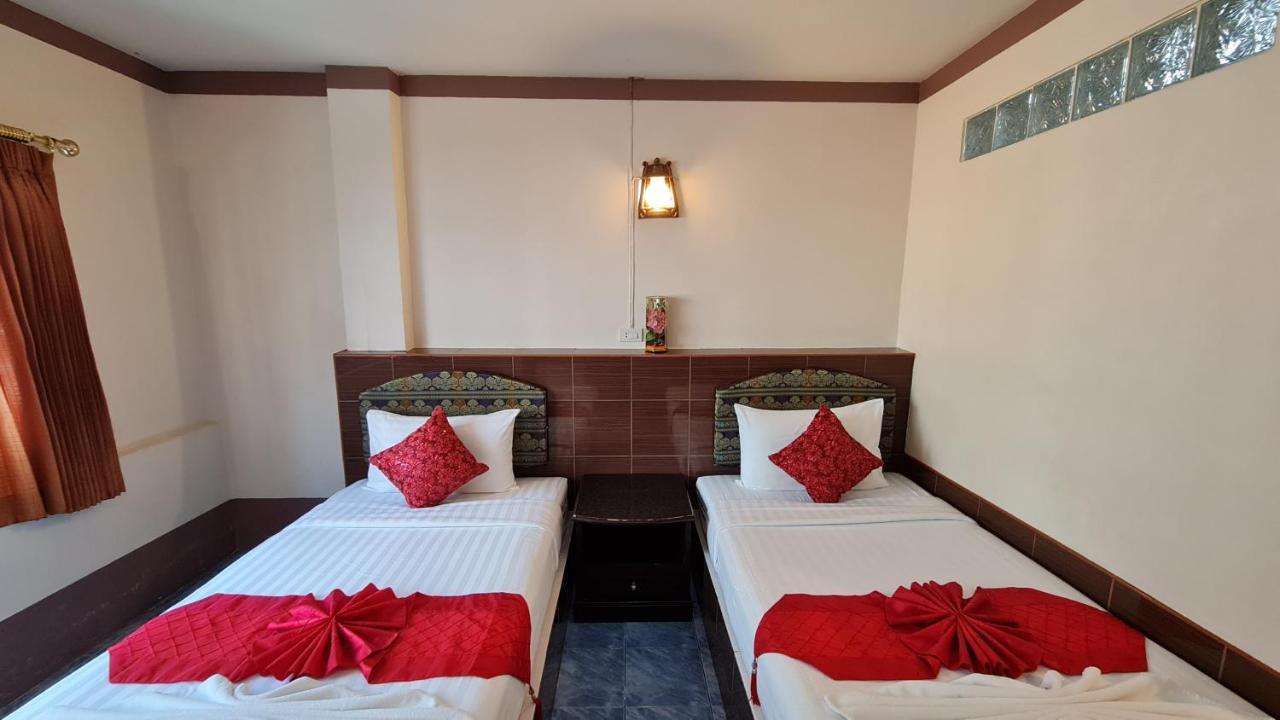 Vech Guesthouse Patong Exterior photo