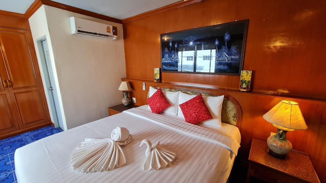 Vech Guesthouse Patong Exterior photo