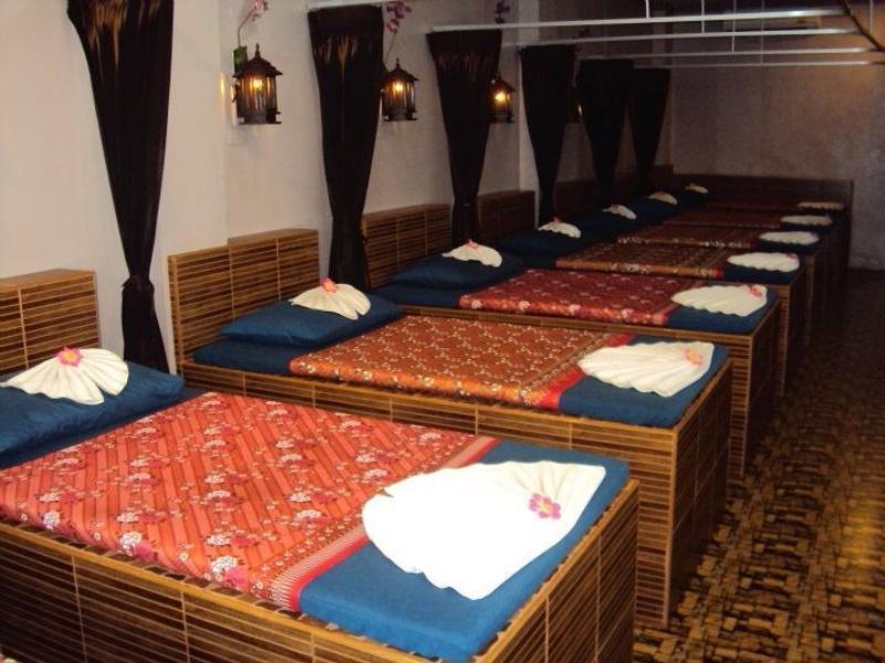 Vech Guesthouse Patong Exterior photo