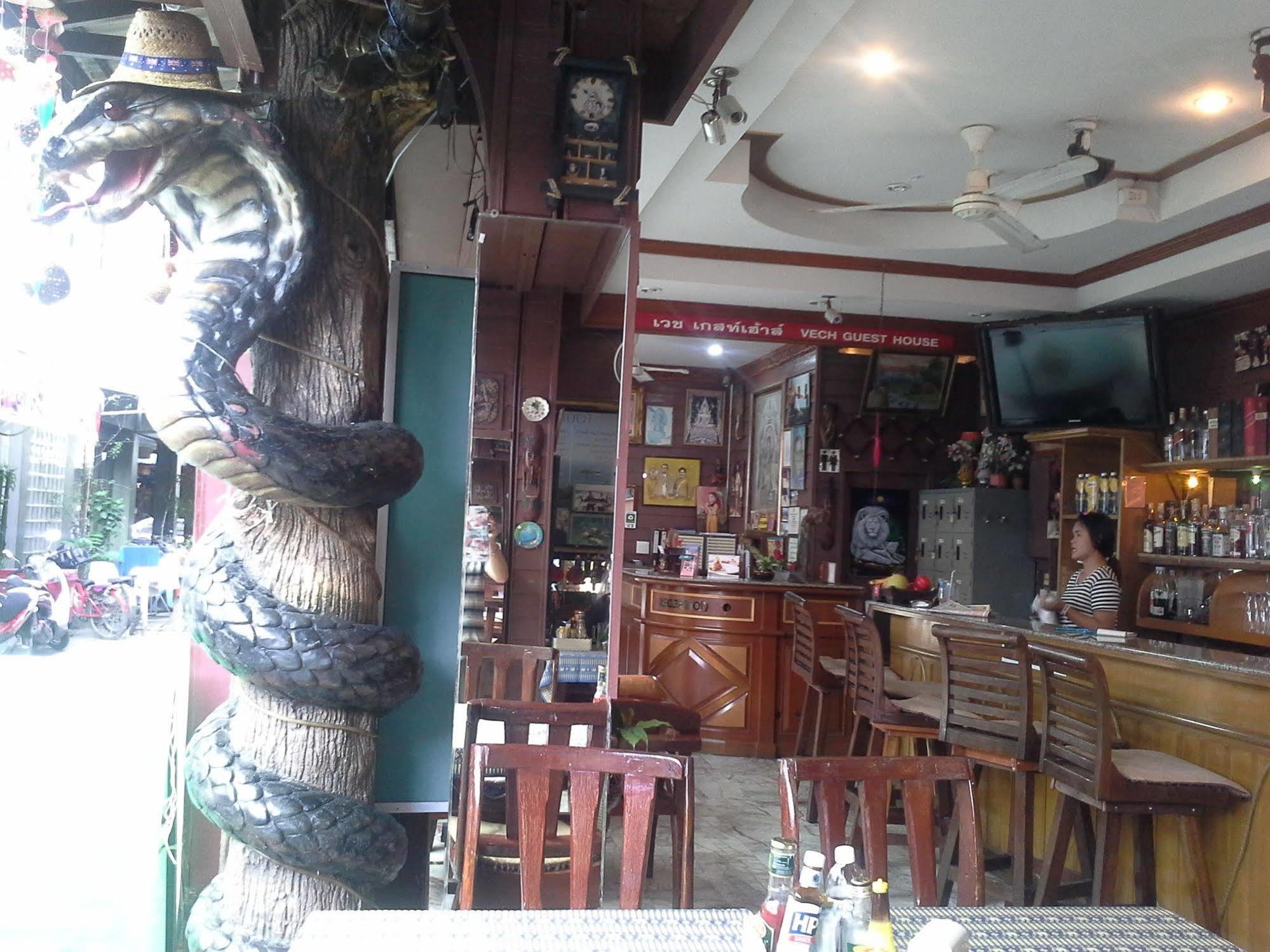 Vech Guesthouse Patong Exterior photo