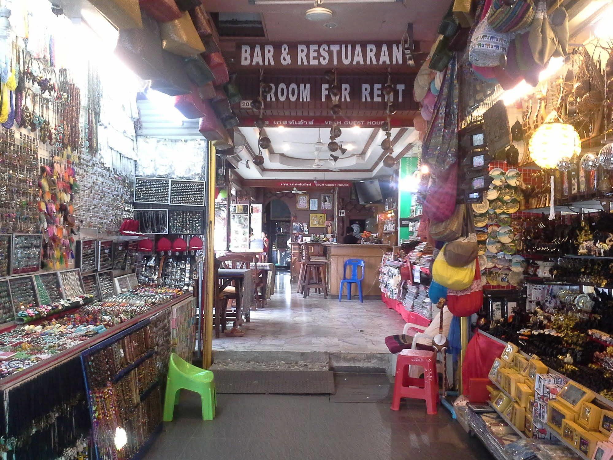Vech Guesthouse Patong Exterior photo